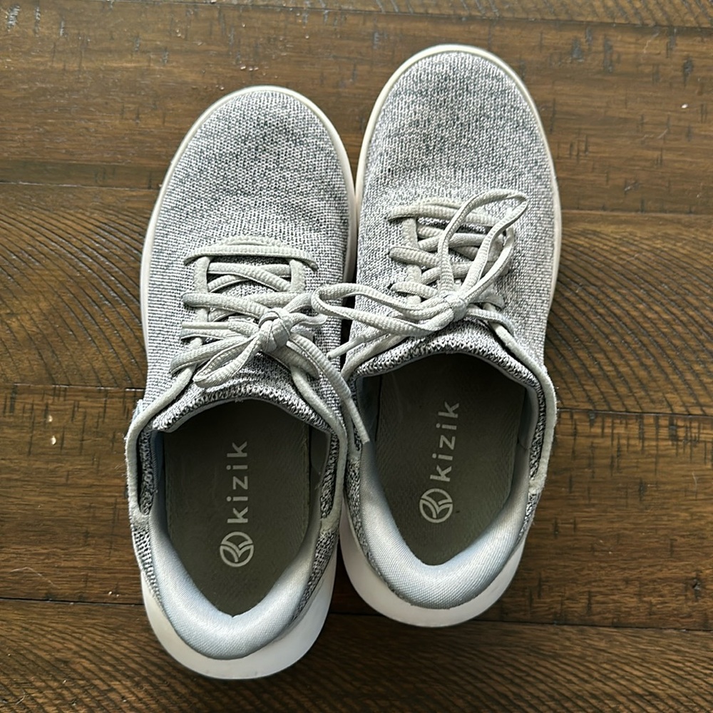 Kizik sneakers grey woman’s size 7.5
